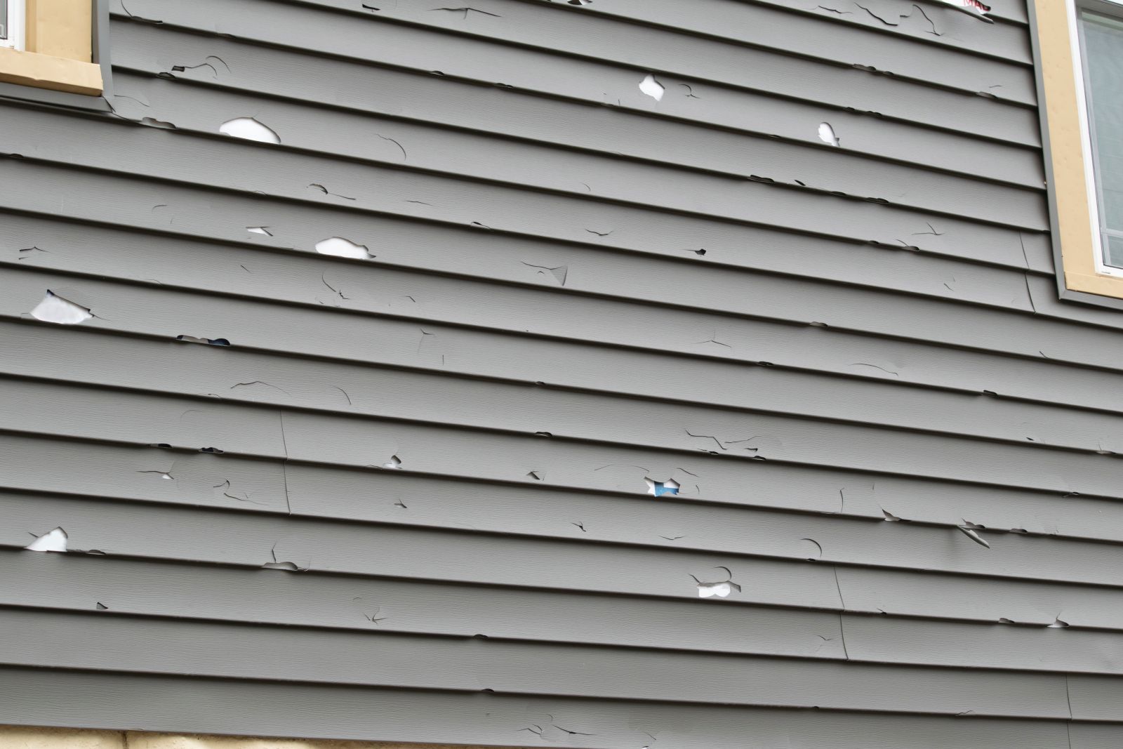 How Wind and Moisture Can Damage Siding on Cranberry Township Homes