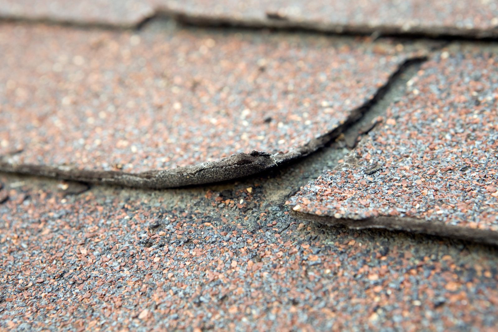 How West Columbus Sun and Heat Can Wear Down a Roof Faster Than Homeowners Expect